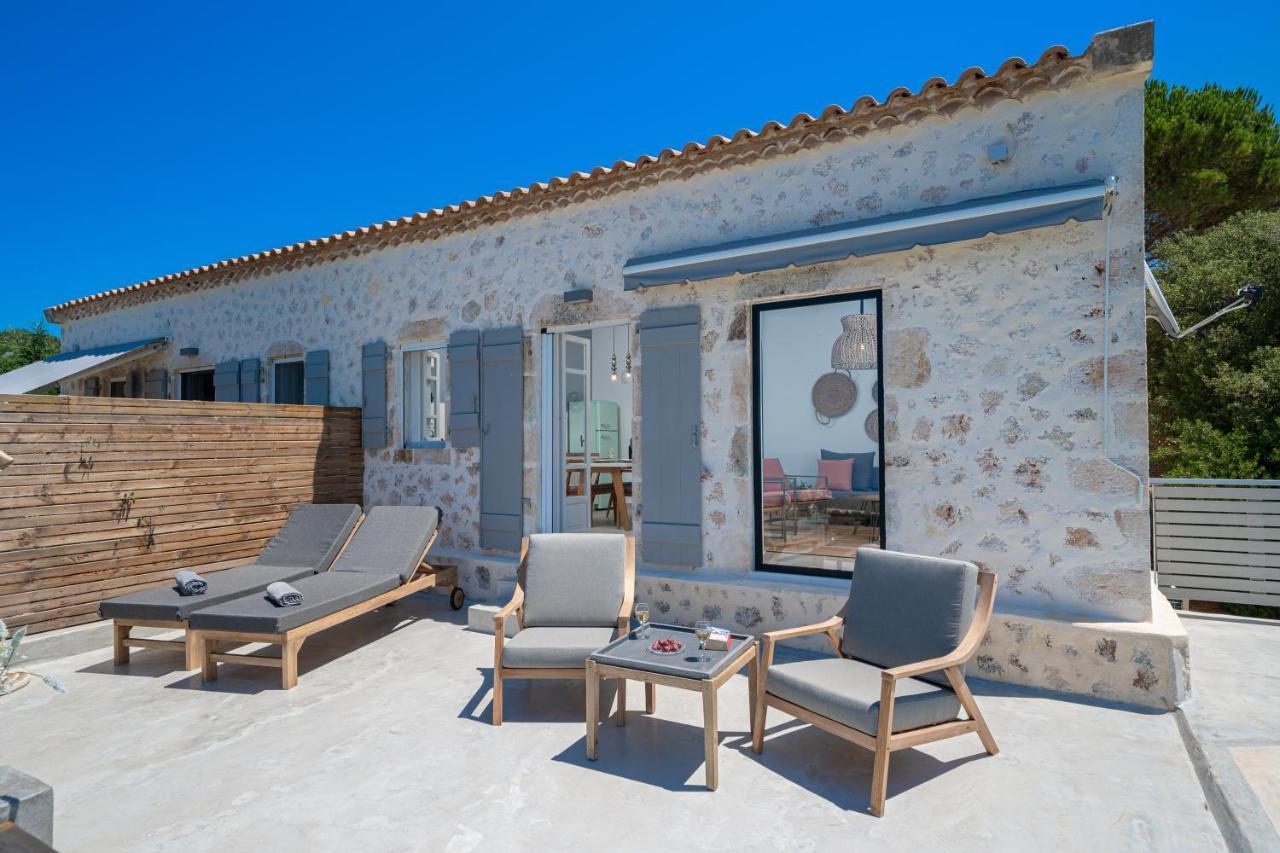 Blue Horizon Cottages Tzamarelata Exterior photo